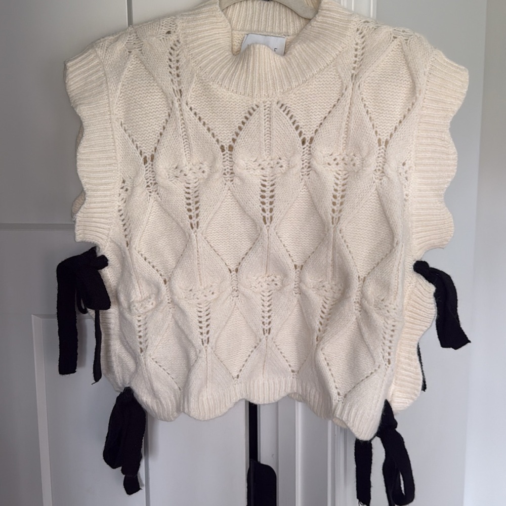 MABLE ADINA SCALLOPED KNIT VEST WITH SIDE BOW CREAM Black pullover sweater - Picture 3 of 3